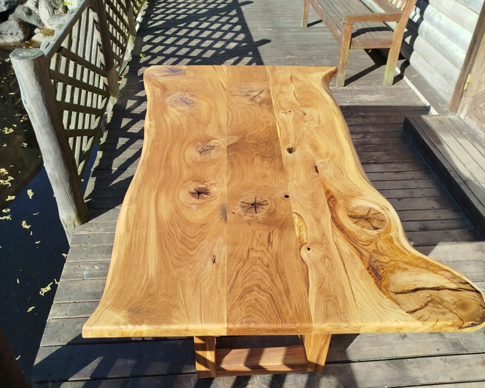 Täispuidust laud